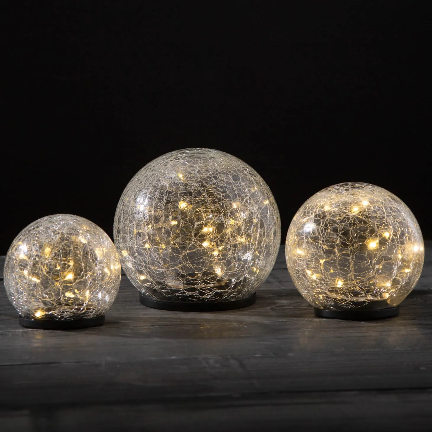 Avalon Solar Crackled Glass Globe, Small